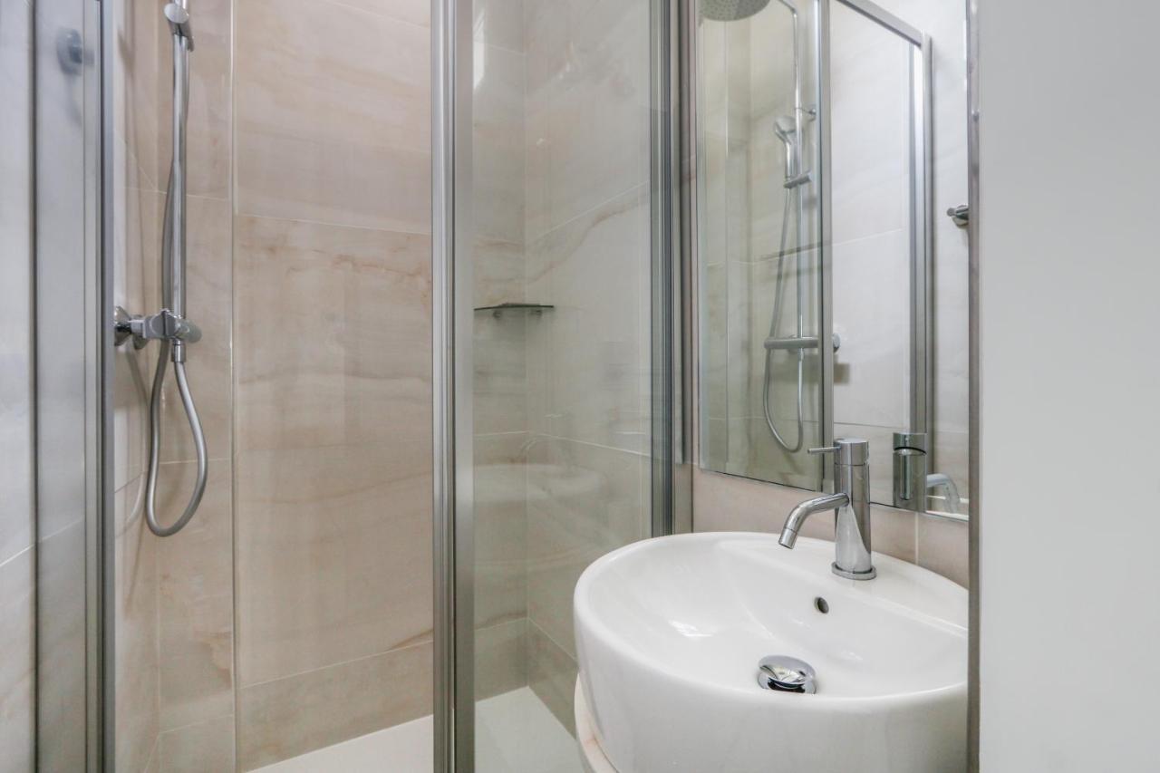 Pick A Flat'S Apartments In Montmartre - Rue Lepic Paris Exterior photo